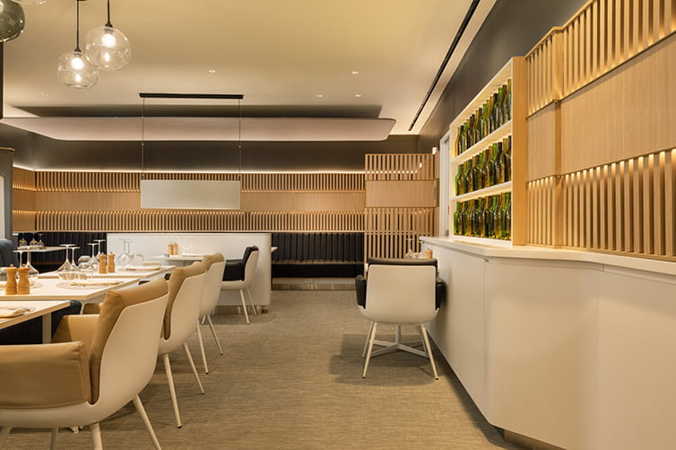 Master Oak in Lufthansa lounge Newark Airport